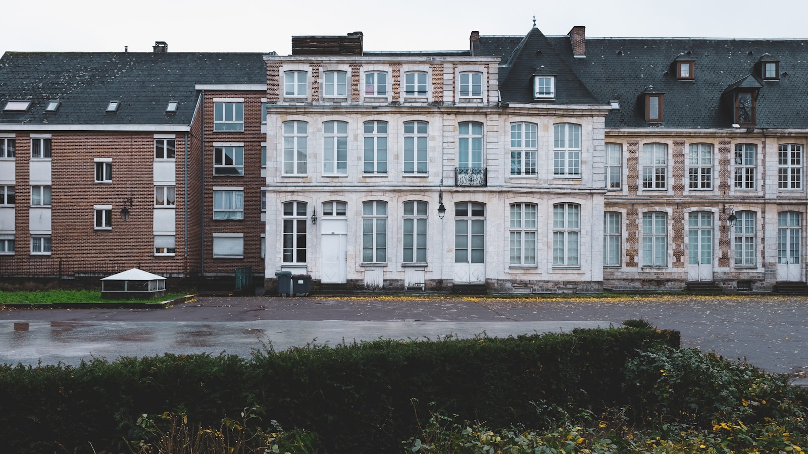 Beaulieu — accès camion déménagement, façades typiques, parking