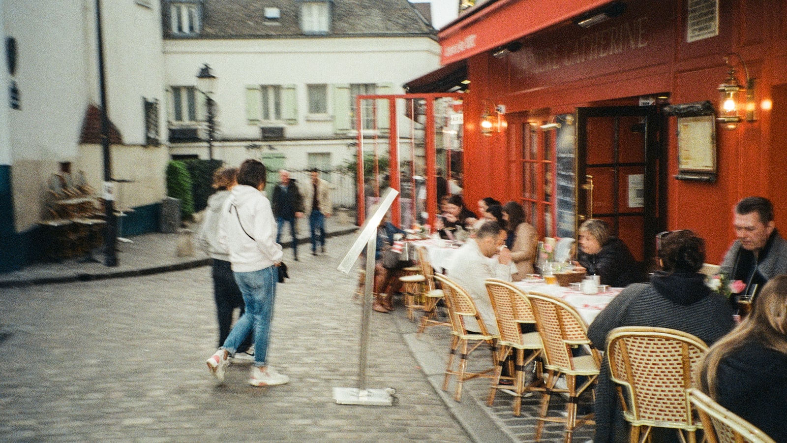 Malakoff — accès camion déménagement, façades typiques, parking